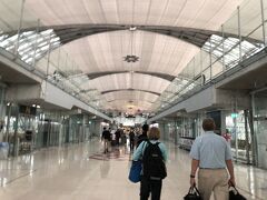 バンコクからシェムリアップはバンコクエア。
スワンナブーム空港で3時間20分待ち。