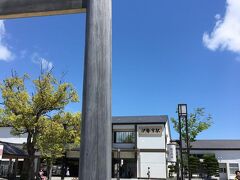 予定では、二見浦駅からJRで外宮に近い伊勢市駅まで、としていましたが、強風で電車。。実際にはディーゼル車だから列車ですね。。が大幅に遅れ。
仕方なくタクシーで、伊勢市駅前まで移動。