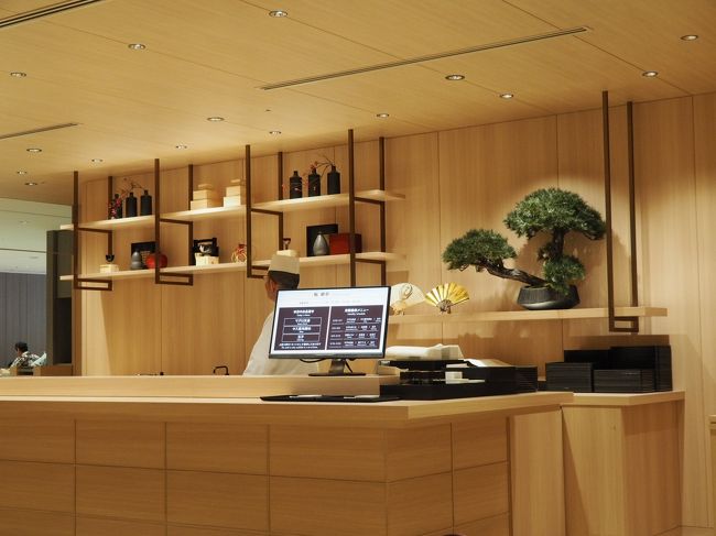 寿司カウンターもめっちゃおしゃれーになってるし。<br />