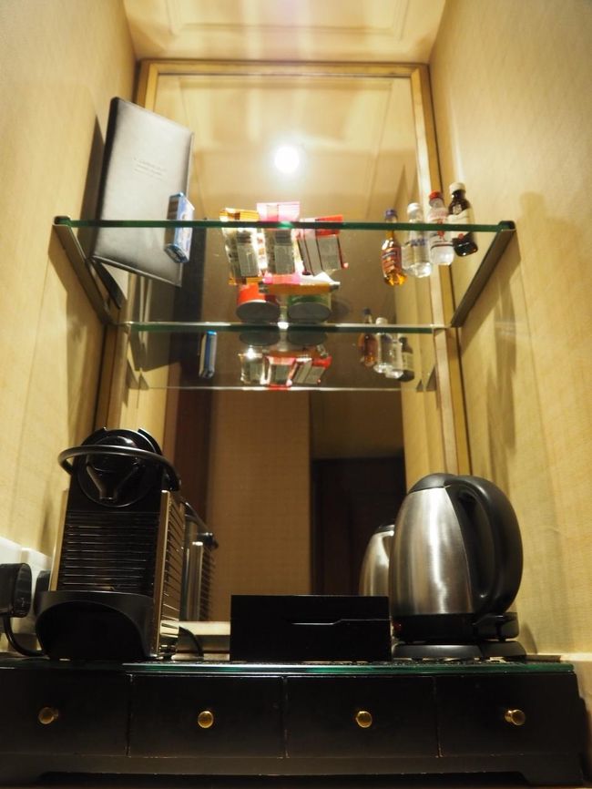 コンプリメンターのネスプレッソもちゃーんとご鎮座。<br />お茶たちはTWG。<br />これはいただいて帰りましょう。