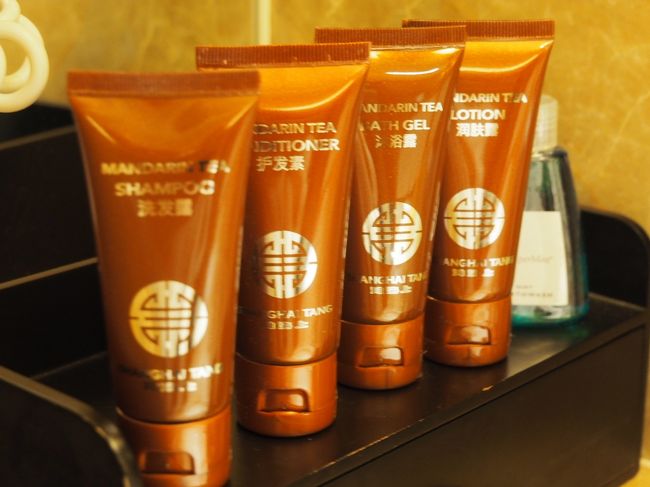 アメニティはシャンハイタン。<br /><br />途中ドバイでシャワーを浴びる予定なので、残ったらお持ち帰りしようっと。<br />