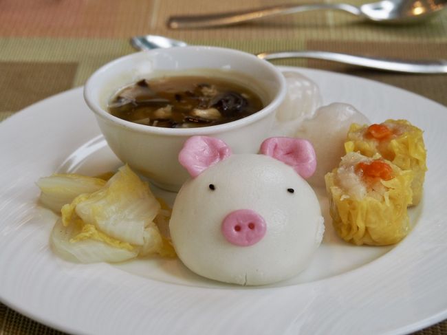 そして中華～～～。<br /><br />ブーさんの包がめっちゃ可愛い。