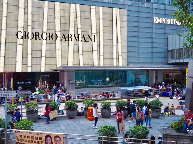 ついでに、今日は日曜日なのでフィリピーノさん達がセントラル辺りにたっくさん。<br /><br />皆さん、故郷を離れてお勤めご苦労様です。