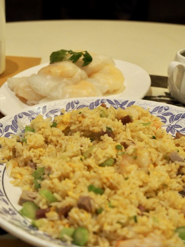 正斗といえばのエビワンタンをパクリ（写真はぼけたのでカット）<br />小を頼んだら、本当に小さくてびっくり。<br /><br />他にチャーハンに腸粉を頼んでおなかパンパン。<br /><br />お会計はエビワンタン麺、チャーハン、腸粉とお茶で約4000円超え。<br />結構お高いけどおいしゅうございました。<br />