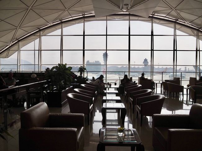 ドーンと広い解放感のあるラウンジだー。