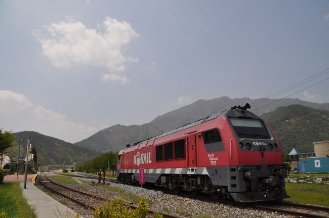 　少し九切里駅寄りにきました。<br />　機関車はここで方向転換です。