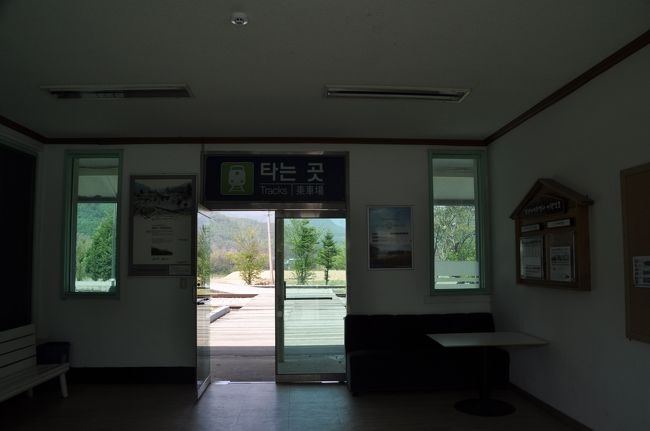 　駅舎内<br />　アウラジ駅は無人駅でした。<br />