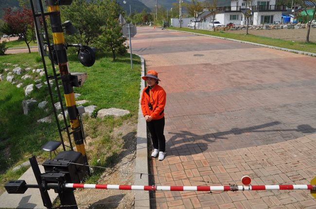 　踏切にはスタッフの方が