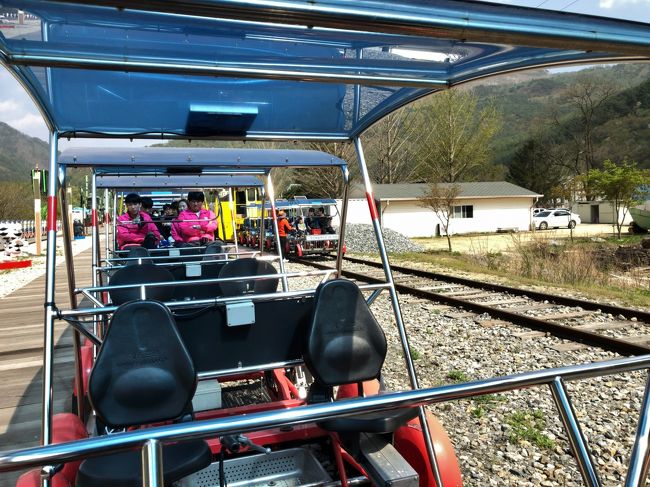 　うしろに見えるのは、4人乗りの先頭<br />　2人用より4人用のほうが楽だとか。