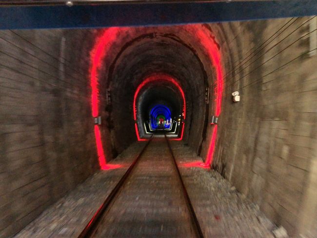 　所々に照明が。<br />　赤いゾーン