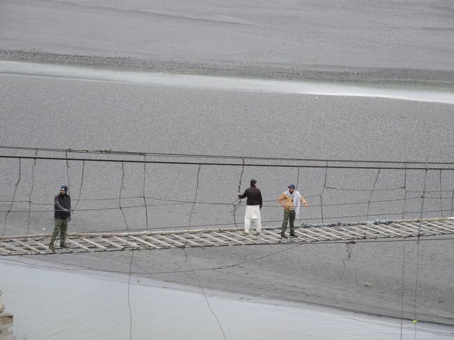 地元では有名な観光スポットらしく、パラパラと国内観光客がやってきます。