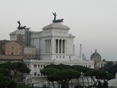 Made in Roma B&B、屋上テラスからの眺め。ヴィットリオ・エマヌエーレ2世記念堂。