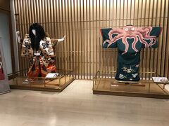 マツキヨの隣には「Kabuki Gate」なる店が...
松竹全面監修。歌舞伎を観ない日本人にも感動の場所と思う