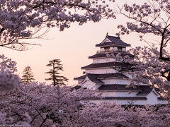 2019.4.22
鶴ヶ城の桜

喜多方から会津若松行きの電車、バス等々ありますが、会津若松に着いてから鶴ヶ城に移動のバスに乗らなくてはなりません。
Googlemapで調べたら、喜多方から鶴ヶ城まで行けるバス発見。
地元の方が利用されるようなバス(会津バス)ですが、鶴ヶ城まで一時間かかります。
乗り換え、もたもたしている時間を考慮したら、このバスで直に向かった方がbestと考え、寺町角という所から乗りました。