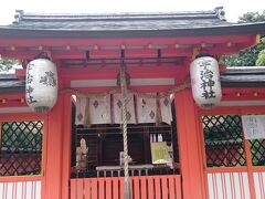 宇治神社
京都の宇治にある宇治神社。見返りウサギの舞台となった場所で、赤い神殿がとても印象的な神社だ。学業の神様としてもしらられており、世界遺産としても認定されている。近くに宇治上神社もあるがシンプルな作りで、宇治上神社と実に対照的だ。