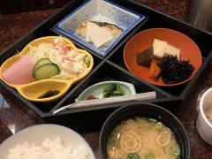 4月30日（火）

じゃらんパックで安く取った宿なのに、こんなちゃんとした朝ごはん付き。