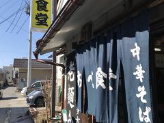 本場で食べる喜多方ラーメンは久しぶり。
狙っていたお店がお休みばかり…空いていたあべ食堂へ

大学生は春休みの時期ですね～たくさんいらっしゃいました…とっても楽しそうでした…うらやましい。笑
10人くらい並んで店内へ。