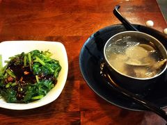 魯肉飯を食べたくて、西門金峰へ。
写真はあさりのスープと青菜炒め。美味。
