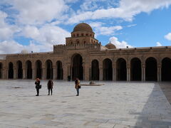 グランドモスク
https://goronekone.blogspot.com/2019/05/great-mosque-sidi-oqba-mosquekairouan.html