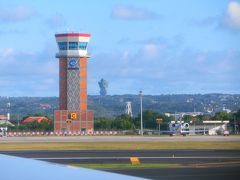 なんだかんだしているうちに、デンパサールのングラライ空港に着いた。
さあ、いよいよバリ上陸。

ビザが要らない旅は、久しぶりだ。