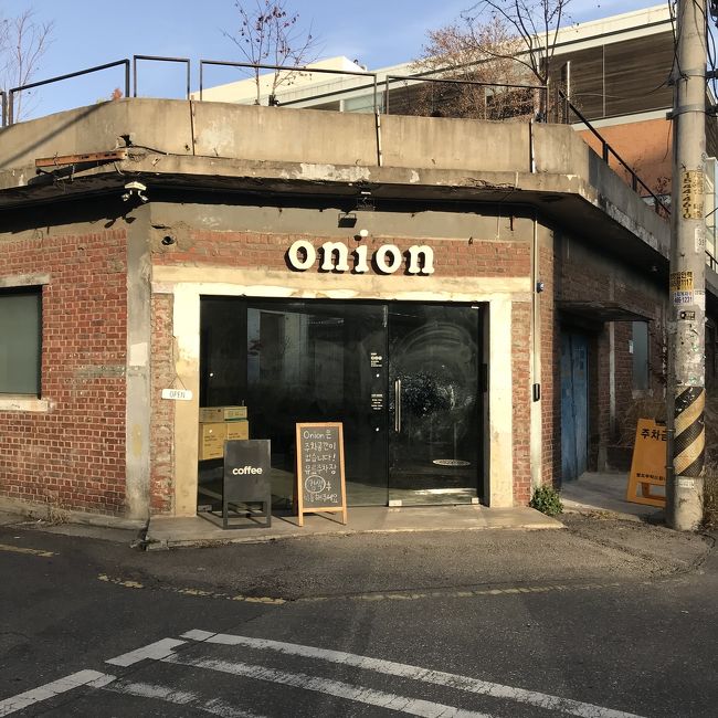 インスタとかでとっても有名なカフェベーカリー。<br />お店の上屋上でもお茶できますが、寒すぎて断念。