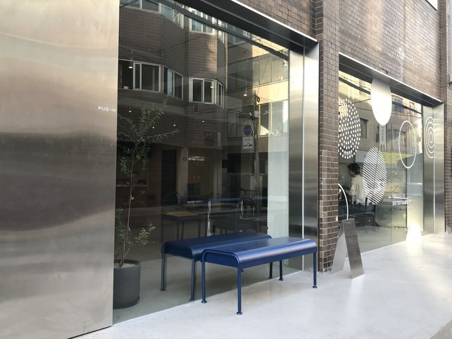 名前忘れたカフェ、外から見たらこんな感じ。