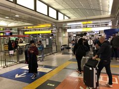 時間通りに成田空港駅に到着。
せっかちなだけでスカイライナー乗ってしまいましたが、早過ぎだっちゅうの。