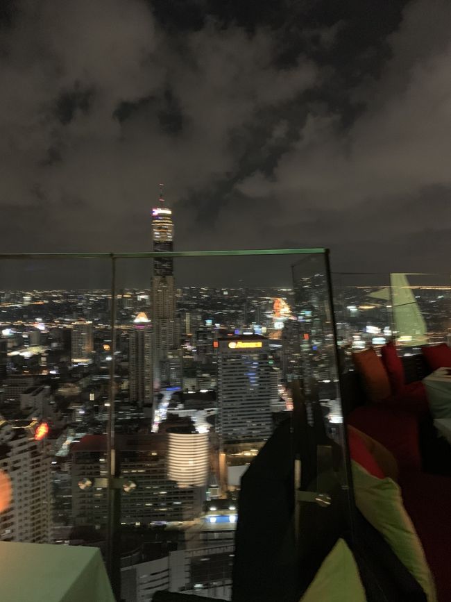 食後はルーフトップバー