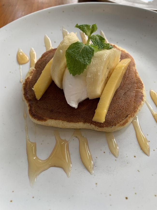 パンケーキは全粒粉でモチモチでした。