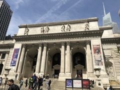 公共図書館

図書館とは思えない建物です。