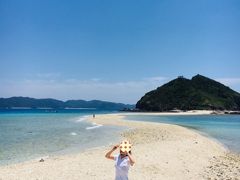 数年前に座間味島に来た時も、今回も大潮の日に当たったので、安室島まで歩いて行けました。普段はこの道は海の中なので、歩いて渡ることができません。