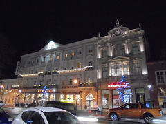17:13ショプロン駅に到着。駅からまっすぐ歩いて10分弱で予約していたホテルに到着。
ここはホテルのHP
https://www.pannoniahotel.com/index.php/en/
から予約していた。チェックイン手続きを済ませて部屋に行くと驚きの豪華部屋だったが、このホテルの詳細については後でまとめて書きます。