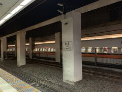 台北駅地下のプラットホーム、向かいに台湾高鐵が停車していました。