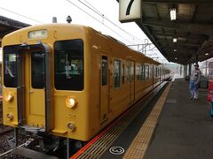 厚狭駅に9:01に到着ぅ。
厚狭駅発9:09下関行きの列車(写真の列車)に乗り換えました。