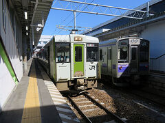 　盛岡駅からは8:43発の快速はまゆり１号釜石行きに乗車して新花巻で下車します。所要時間は約40分。乗車前に駅で缶コーヒーとパンを買って簡単な朝食にしました。
　