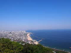 こちらは神戸の街と関空方面までが見渡せます。
神戸空港も見えています。