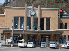 小樽駅の開業は明治36年(1903年)。現在の建物は昭和9年(1934年)の建築で「ノスタルジックモダン」をコンセプトに再生されました。
道内最古の鉄骨鉄筋コンクリートの駅舎だそうです。