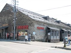 小樽運河食堂。
時間が早くてまだ開店していませんでした。