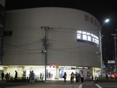桜のトンネルを夜まで見た後は祇園白川へ行きます

嵐電で四条大宮駅まで行き、そこから阪急大宮駅に乗り換えて河原町まで行きます。嵐電って途中から市街地を走るんですね？初めて知りました。