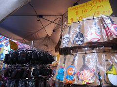 そのあとは女人街でお買い物♪
しようと思っていたら、子供達とパパが
「ぱちもん買ったらだめだよ！だめだよ！捕まっちゃうよ！！！」
と必死になって言ってくる。
・・・買わないつーーーの！！！（笑）