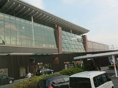 熊本駅に到着しました！

＊途中渋滞して、ものすごく細い裏道を通って何とか余裕のある時間に到着することができました。

＊添乗員さんが裏道を検索しまくったそうです。