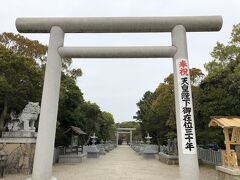 日本の国土を作ったといわれるイザナギとイザナミを祀る神社
淡路国一の宮。神社ではなく『神宮』を称している。
国生み伝説では、混沌の海をかき混ぜ最初におのころ島を作ったとされ、それがこの淡路島だという。