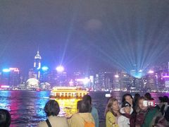 定番のシンフォニー・オブ・ライツのライトアップされた夜景の観賞！
たった10分の短い時間だけど、それで十分かも・・・。