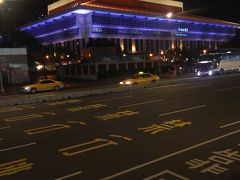 日本からMKタクシーに予約しておいた送迎車に乗ってたどり着いた台北はすっかり夜。