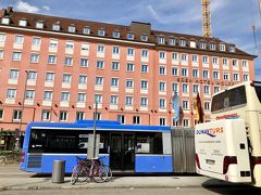 ミュンヘンでのホテルは、４トラでも評価の高い『Eden Hotel Wolff』。

本当にバス停の目の前なんですねー。便利便利。