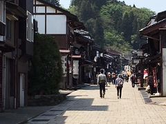 いいですね～。
ここが、八尾でも一番美しいという「諏訪町本通り」の街並みです。