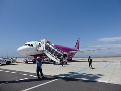 去年9月台湾旅行以来のPeach
関空の第二ターミナルは相変わらず殺風景だったｗ
歩いて飛行機に向かう