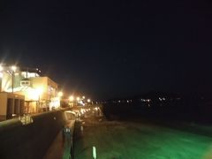 指宿温泉ということで、やっぱり砂風呂。ホテル近くの砂むし会館砂楽に行って砂風呂を楽しみました。もうだいぶ暗いです。