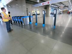 高鉄台中駅到着。
最近は、簡易的な改札も台湾では増えてきた感じです。
８時過ぎにはついた。