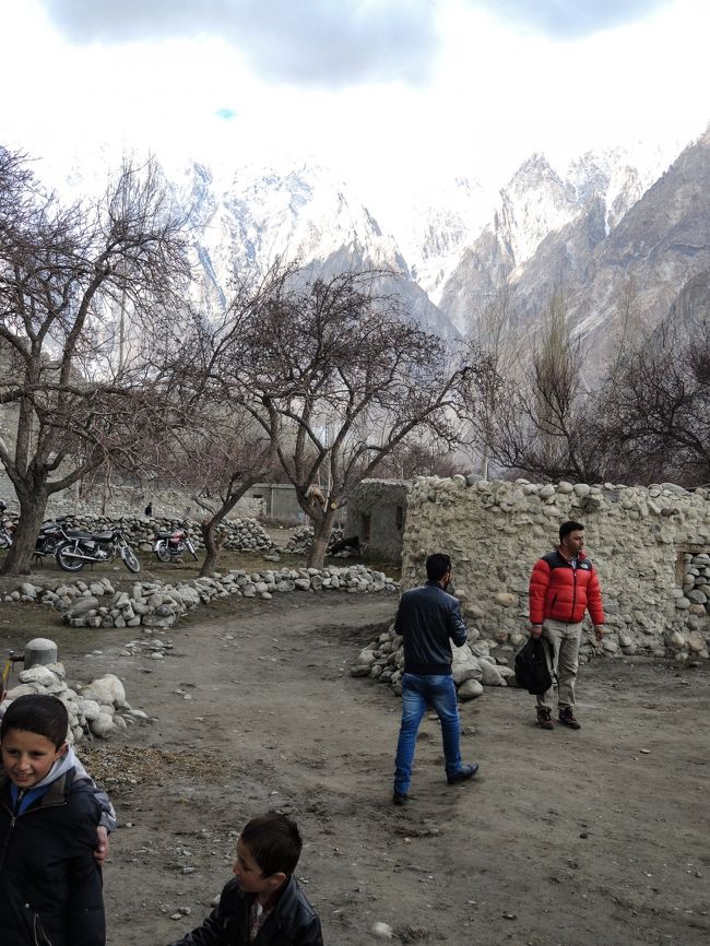 これでアンズの花が咲けば、まさしく桃源郷です。